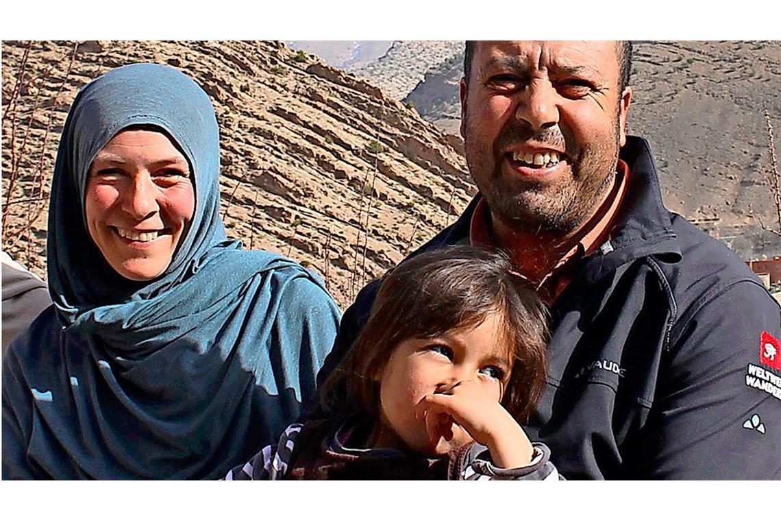 Wie eine Schwäbin als Frau eines Berbers glücklich wurde Stefanie Tapal-Mouzon und Haddou Mouzon mit ihrem jüngsten Kind, Tochter SafiyaStefanie Tapal-Mouzon und Haddou Mouzon mit ihrem jüngsten Kind, Tochter Safiya