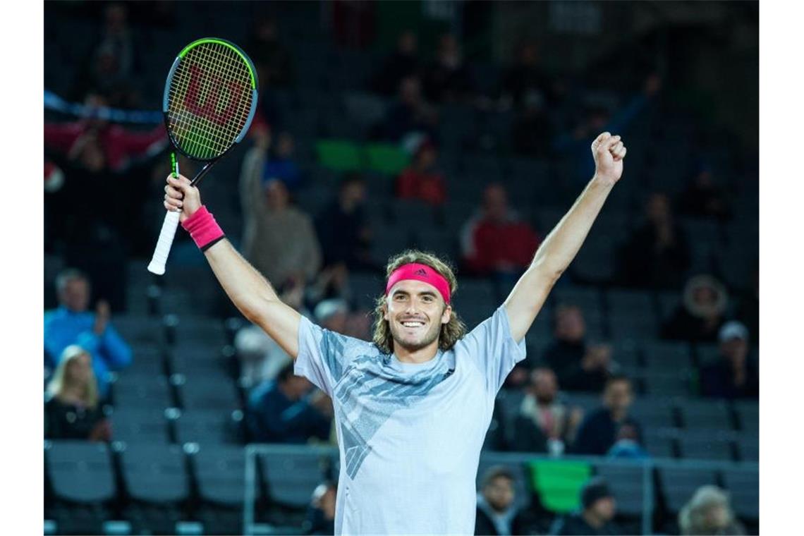 Stefanos Tsitsipas bejubelt seinen Finaleinzug. Foto: Daniel Bockwoldt/dpa