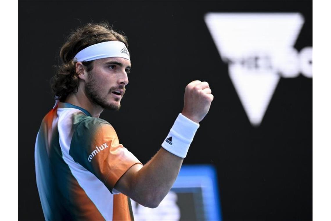 Matchball abgewehrt: Medwedew zittert sich ins Halbfinale Stefanos Tsitsipas steht in der Runde der letzten Vier. Foto: Dave Hunt/AAP/dpa