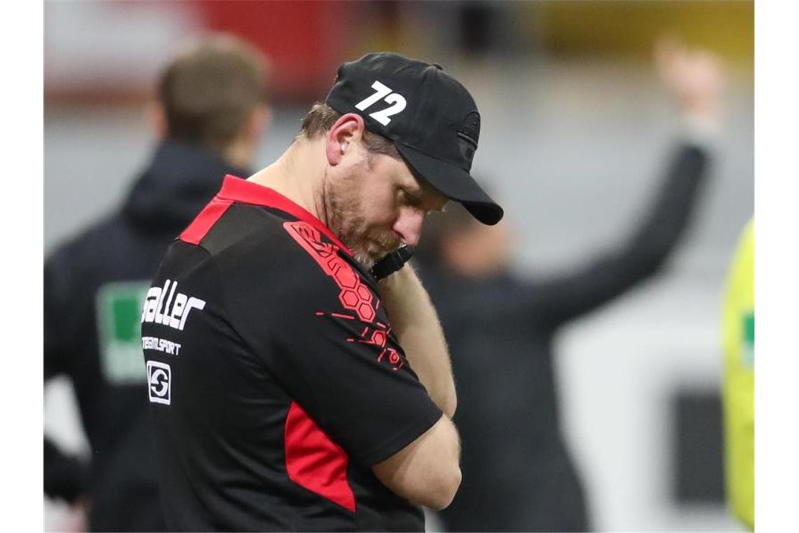 Paderborns Trainer Baumgart fühlt sich ungerecht behandelt Steffen Baumgart ärgerte sich erneut über die Schiedsrichterleistung. Foto: Friso Gentsch/dpa