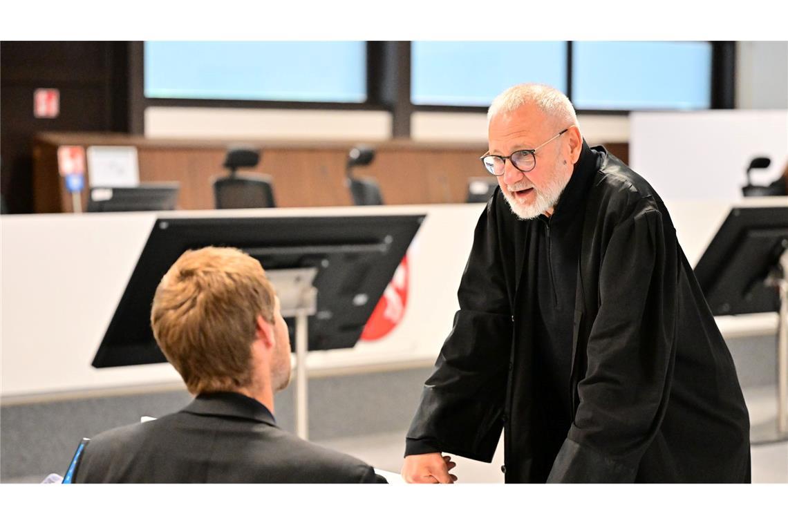 Steffen Hörning (r), Anwalt der Nebenklage, verweist in seinem Plädoyer auf das Leid der Opfer.