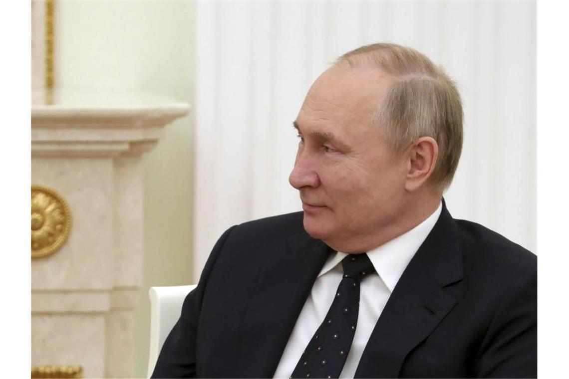 Krieg gegen die Ukraine: So ist die aktuelle Lage Stehen direkte Gespräche zwischen Wladimir Putin und Wolodymyr Selenskyj kurz bevor? Der ukrainische Präsidentenberater soll das angedeutet haben. Foto: Mikhail Klimentyev/Pool Sputnik Kremlin/AP/dpa
