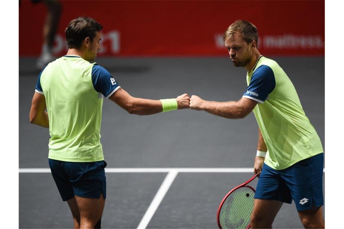 Krawietz/Mies in Köln weiter - Struff und Otte raus Stehen in Köln im Halbfinale: Kevin Krawietz (r) und Andreas Mies. Foto: Jonas Güttler/dpa