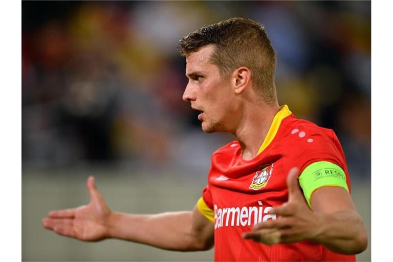 Steht bei Bayer Leverkusen erstmals seit ziemlich genau einem Monat wieder in der Startelf: Lars Bender. Foto: Marius Becker/dpa