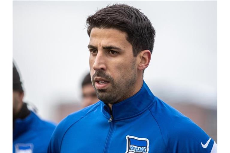 Steht bei Hertha BSC vor seinem Comeback in der Bundesliga beim Spiel gegen Bayern München: Sami Khedira. Foto: Andreas Gora/dpa