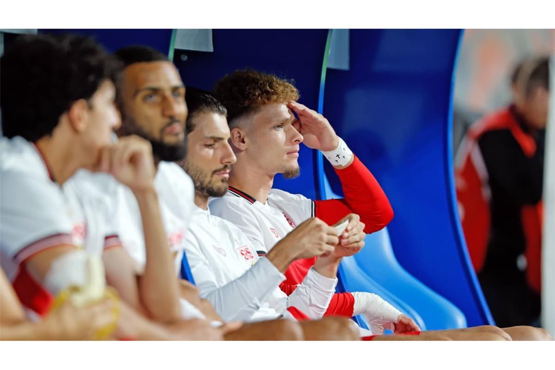 Steht derzeit selten auf dem Platz: Lazar Jovanovic, hier beim Pokalspiel des VfB in Rostock Ende August kurz vor seinem Wechsel