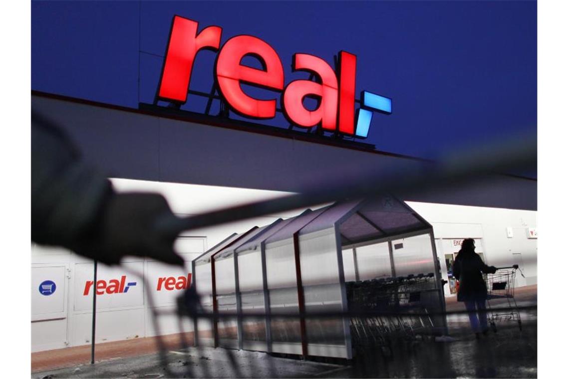 Real ist verkauft - doch 34.000 Beschäftigte bangen weiter