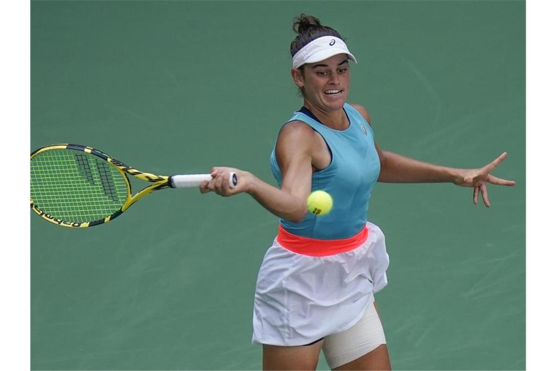 Steht erstmals im Halbfinale eines Grand-Slam-Turniers: Jennifer Brady aus den USA. Foto: Seth Wenig/AP/dpa