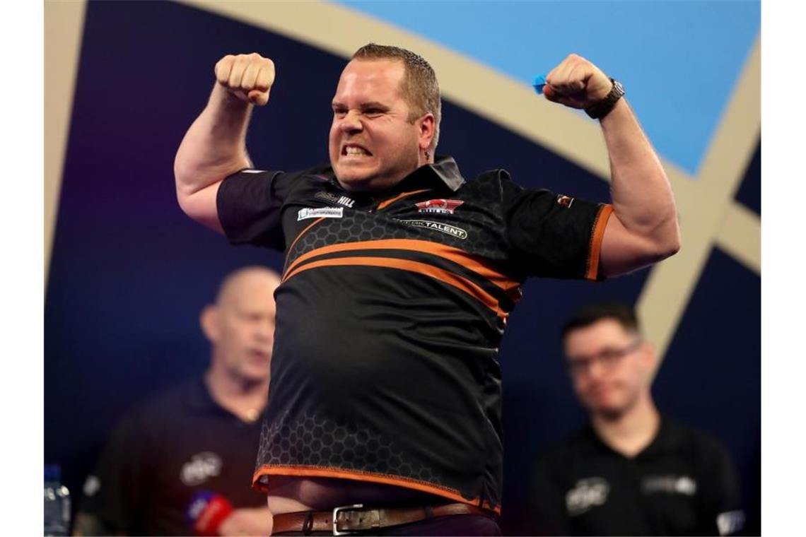 Steht im Achtelfinale der Darts-WM: Der Niederländer Dirk van Duijvenbode. Foto: Bradley Collyer/PA Wire/dpa