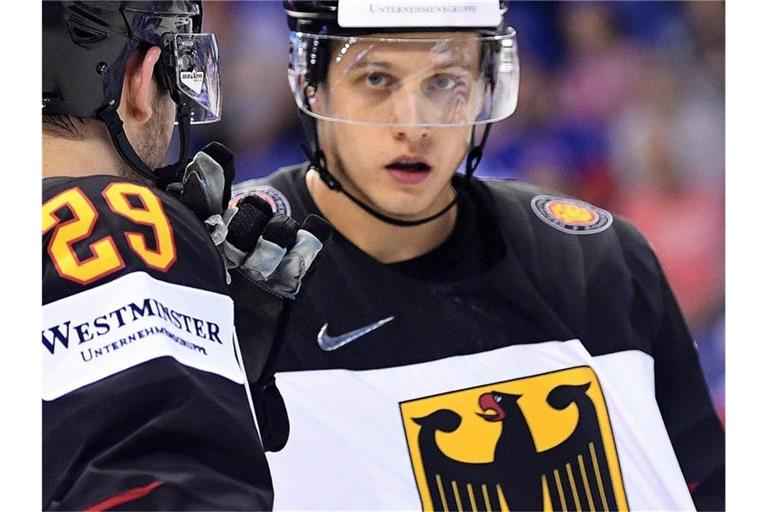 Steht im DEB-Team gegen USA: NHL-Stürmer Dominik Kahun. Foto: Monika Skolimowska/dpa-Zentralbild/dpa
