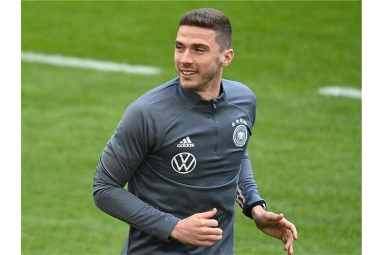 Steht in der Startelf des DFB-Teams beim Spiel gegen Nordmazedonien: Robin Gosens. Foto: Federico Gambarini/dpa