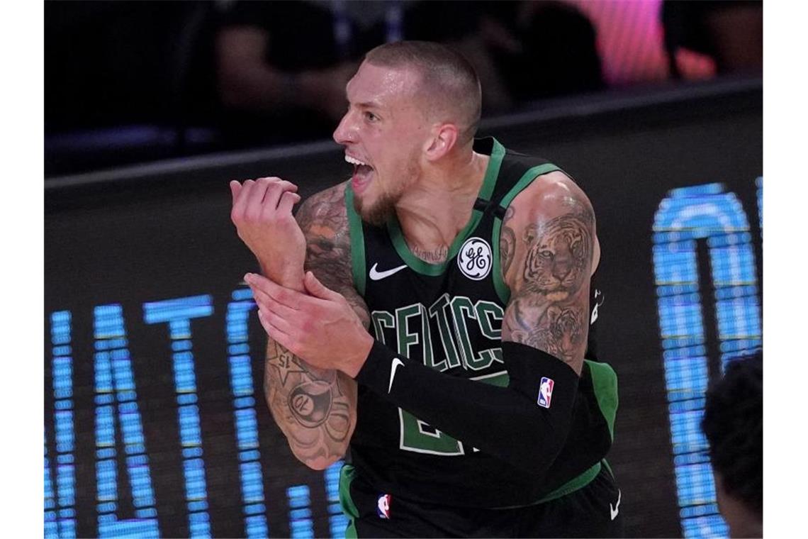 Theis wirft mit Celtics NBA-Meister Toronto raus Steht mit den Boston Celtics im NBA-Halbfinale: Daniel Theis. Foto: Mark J. Terrill/AP/dpa