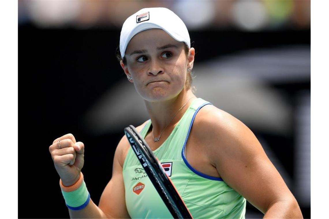 Steht nach dem Sieg über Plona Hercog bei den Australian Open in Runde drei: Ashleigh Barty. Foto: Lukas Coch/AAP/dpa