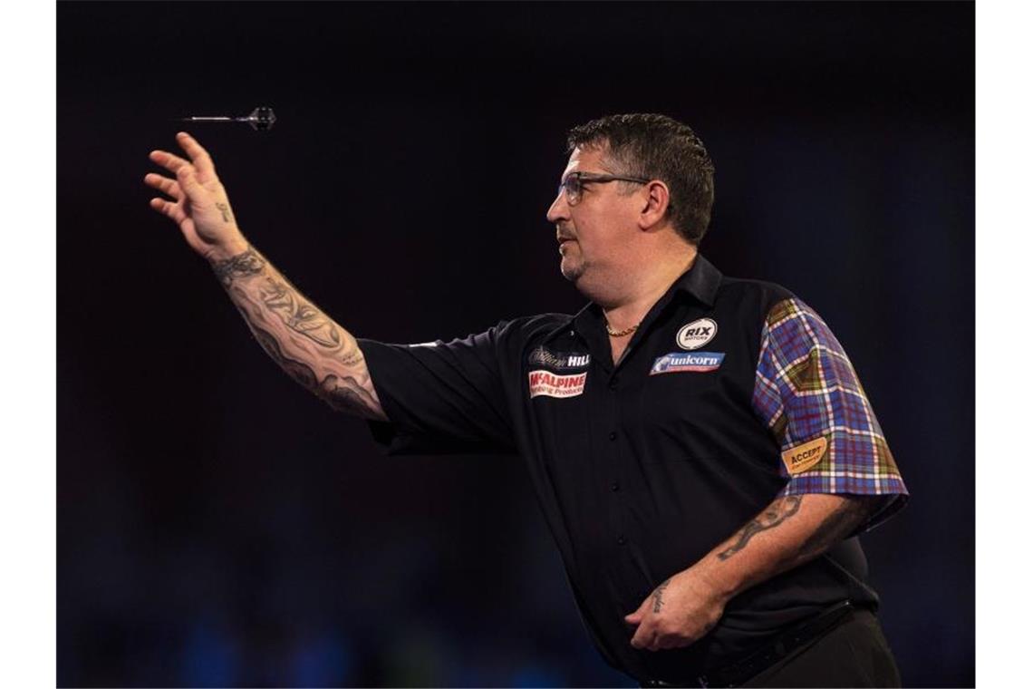 Darts-WM: Ex-Champion Anderson auf Kurs - Auch Wright weiter Steht nach dem Sieg über Rob Cross im WM-Viertelfinale: Gary Anderson in Aktion. Foto: Steven Paston/PA Wire/dpa