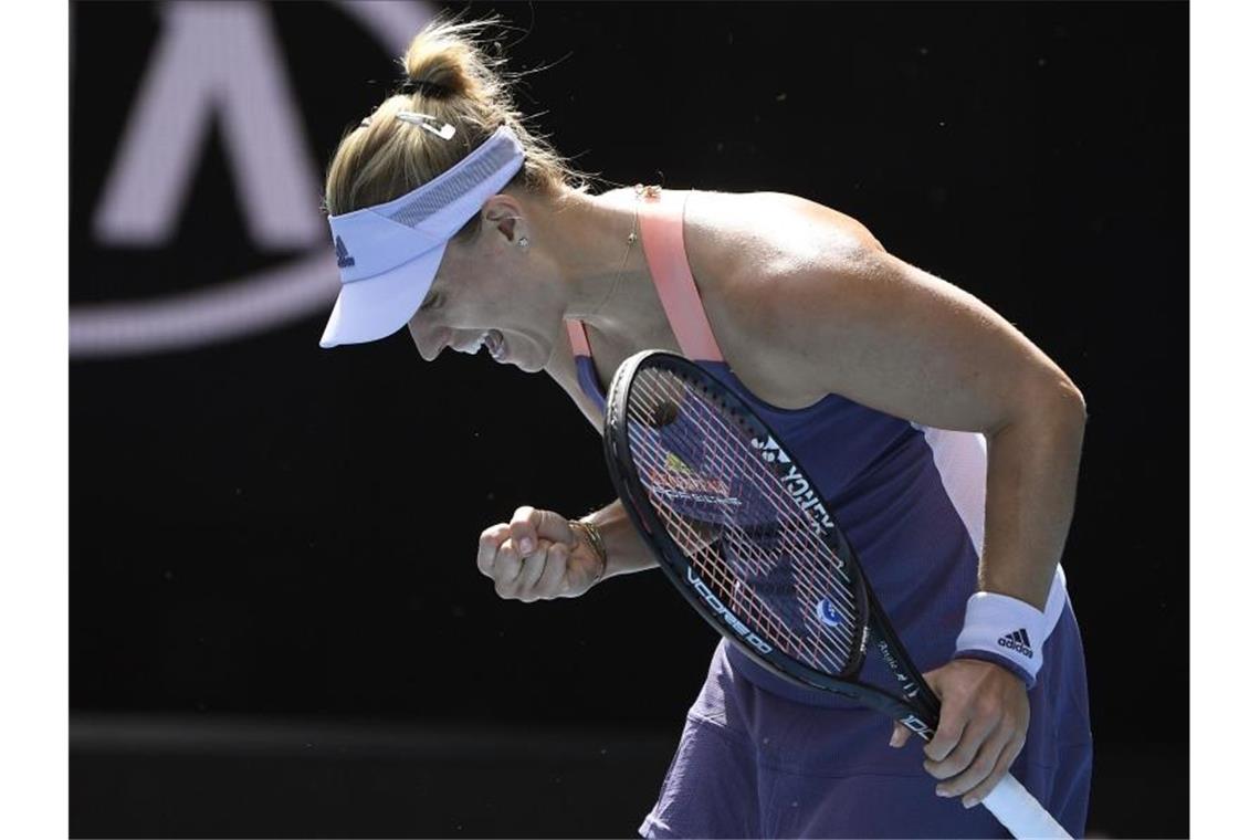 Zverev wie in der „Blase“ und Kerber mit „Angst“ Steht nach einem ungefährdeten Sieg über Priscilla Hon in Melbourne in Runde drei: Angelique Kerber. Foto: Andy Brownbill/AP/dpa