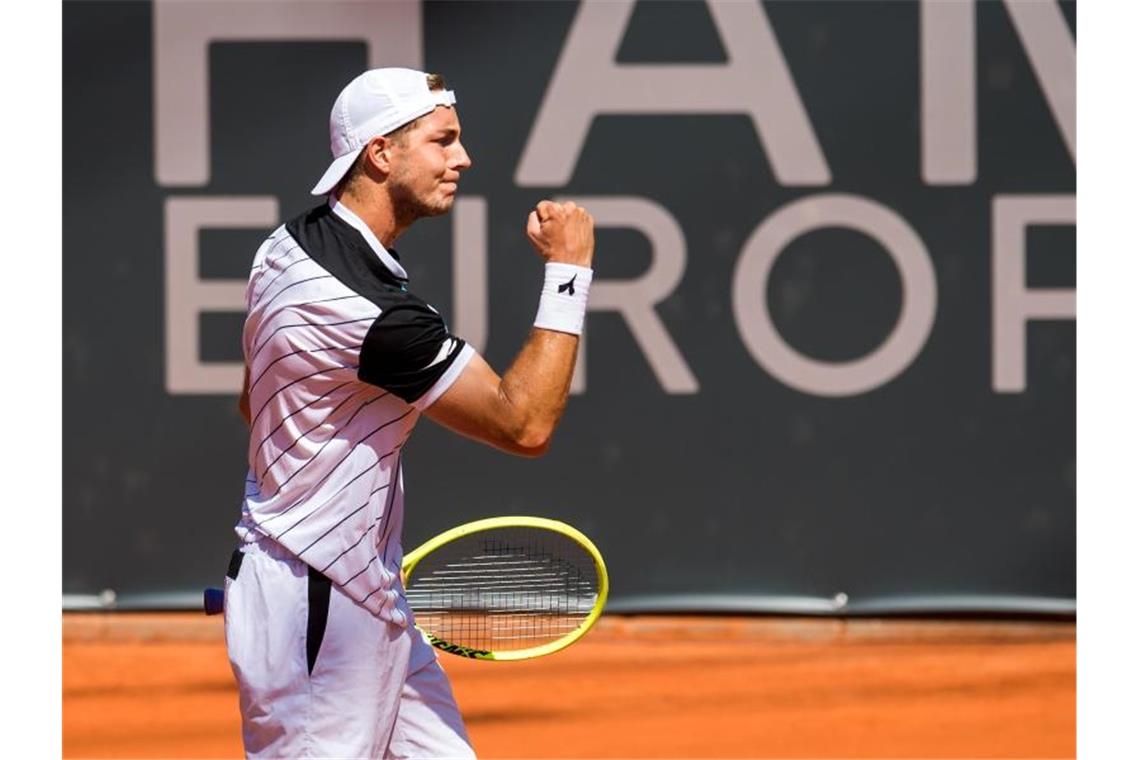 Zverev nach starkem Auftritt in Hamburg weiter Steht nach einer souveränen Leistung in Hamburg im Achtelfinale: Jan-Lennard Struff jubelt. Foto: Daniel Bockwoldt