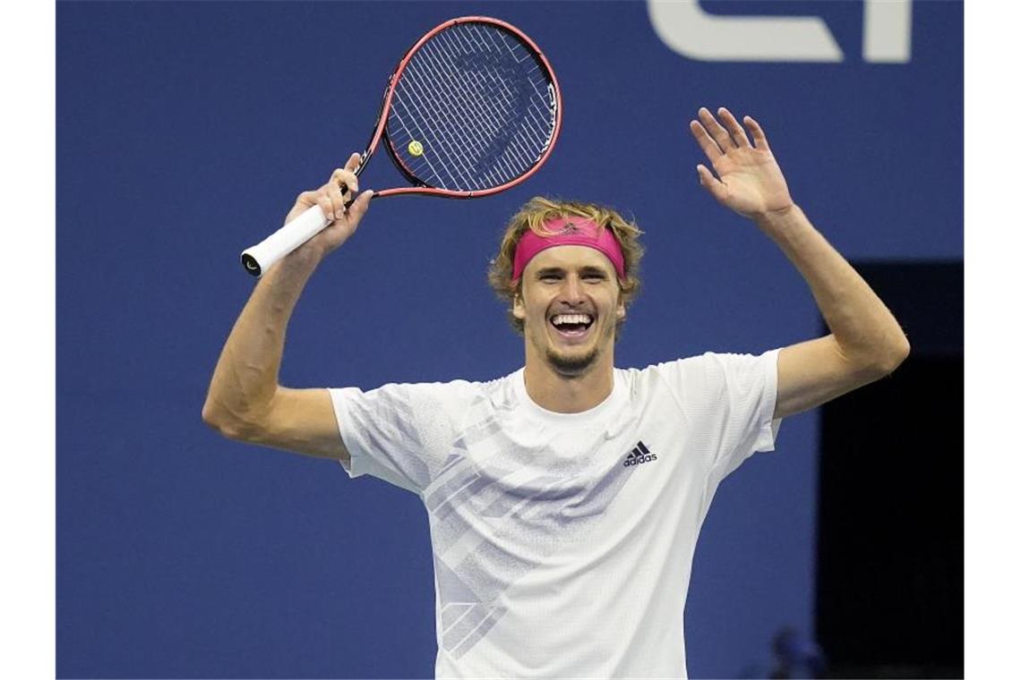Zverev fordert Kumpel Thiem in New York Steht nach seinem Sieg zum ersten Mal in einem Grand-Slam-Finale: Alexander Zverev darf sich freuen. Foto: Frank Franklin II/AP/dpa