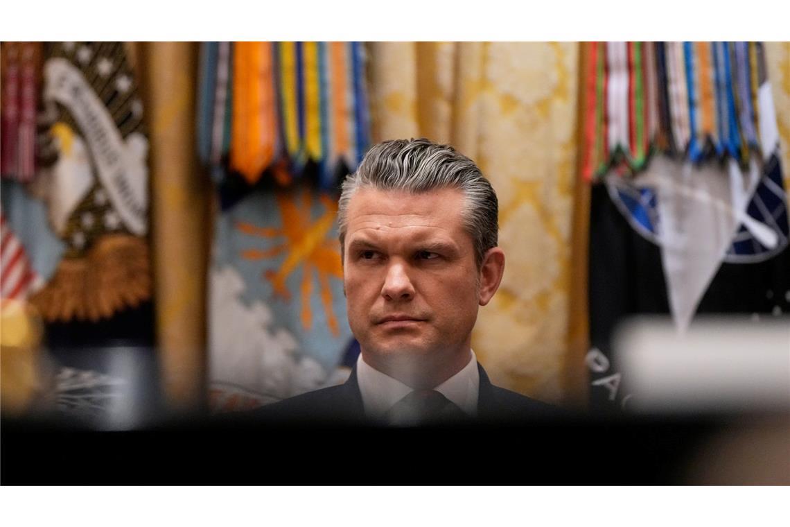 Steht wegen verschiedener Angelegenheiten in der Kritik - Pentagon-Chef Hegseth. (Archivbild)