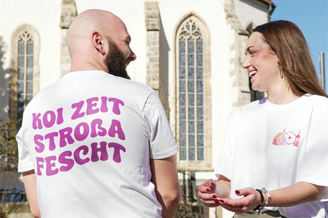 Steht zum ersten Mal zum Verkauf: das neue T-Shirt im Straßenfest-Design.