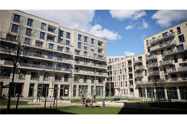 Steigende Immobilienpreise und Wohnungsmangel treiben die Menschen in Deutschland um (Archivbild)