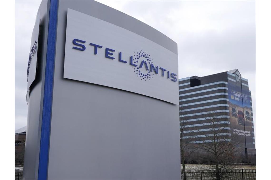 Opel-Mutter Stellantis mit Rückgängen bei Umsatz und Absatz Stellantis hat die Zahlen für das 3. Quartal bekanntgegeben. Foto: Carlos Osorio/AP/dpa