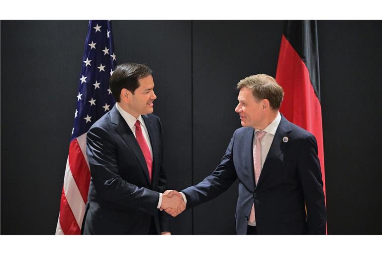 Stellt sich hinter die Forderungen von Trump: Außenminister Johann Wadephul (r.), hier mit seinem US-Kollegen Marco Rubio.