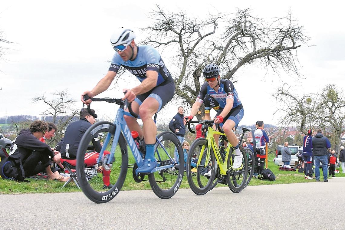 Es geht um mehr als Radsport Stephan Duffner (vorne) hat mit den Prämien in Waldrems einen Beitrag für das Projekt Embrace The World gesammelt. Foto: T. Sellmaier