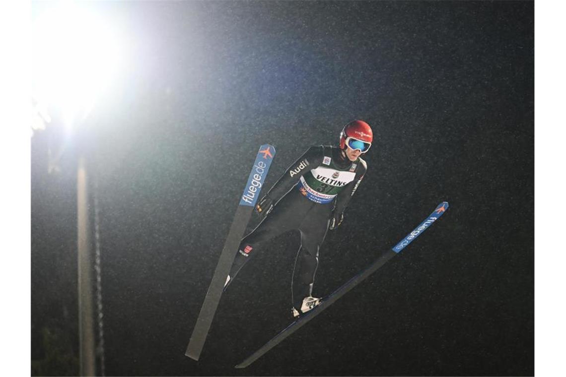 Skispringer Kubacki gewinnt in Titisee-Neustadt Stephan Leyhe in Aktion. Foto: Patrick Seeger/dpa/Archivbild