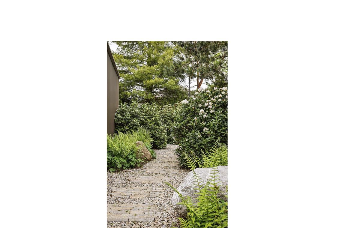 Stephan Maria Lang lässt  Gartenräume mit interessanten Blickachsen entstehen.