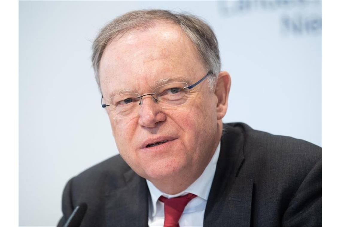 Stephan Weil (SPD), Ministerpräsident von Niedersachsen, will die Autoindustrie mit einer Abwrackprämie stärken. Foto: Julian Stratenschulte/dpa