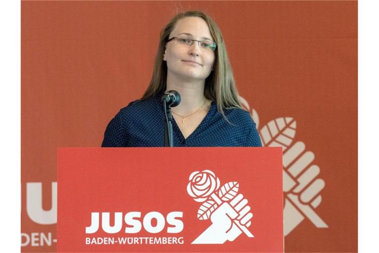 Stephanie Bernickel aus Ehingen spricht bei der Juso-Landesdelegiertenkonferenz. Foto: Benedikt Spether/Archivbild