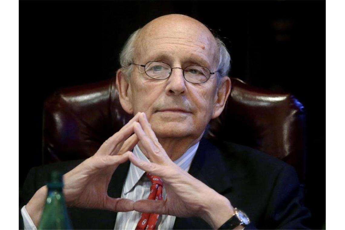 Berichte: US-Supreme-Court-Richter will abtreten Stephen Breyer will Berichten zufolge in den Ruhestand gehen und einen Sitz am Obersten Gericht der USA freigeben. Foto: Steven Senne/AP/dpa