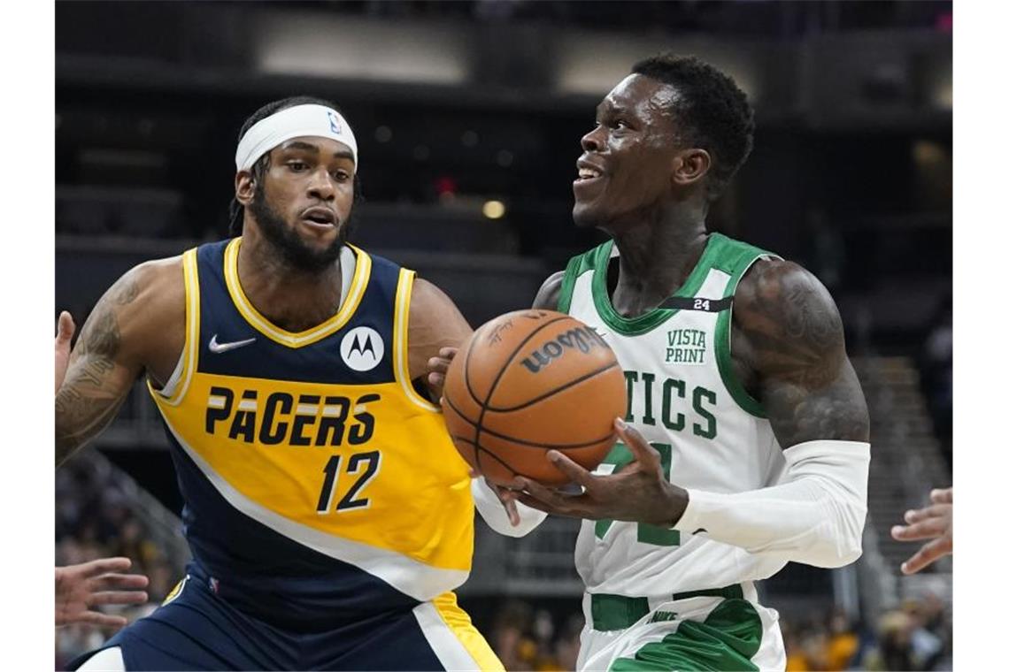 Schröder mit 23 Punkten bei Celtics-Sieg Steuerte 23 Punkte zum Celtics-Sieg gegen die Indiana Pacers bei: Dennis Schröder (r). Foto: Darron Cummings/AP/dpa