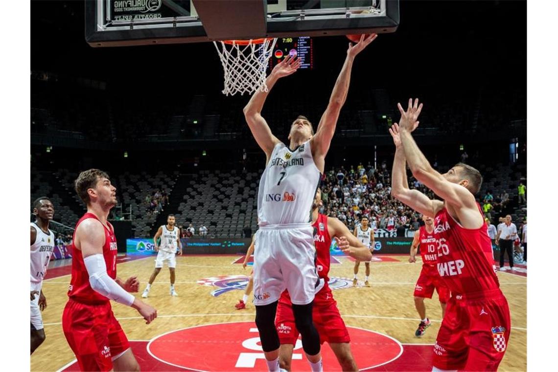 Olympia-Traum der Basketballer lebt - Jetzt gegen Brasilien Steuerte sechs Punkte zum Sieg bei: Johannes Voigtmann. Foto: Tilo Wiedensohler/dpa