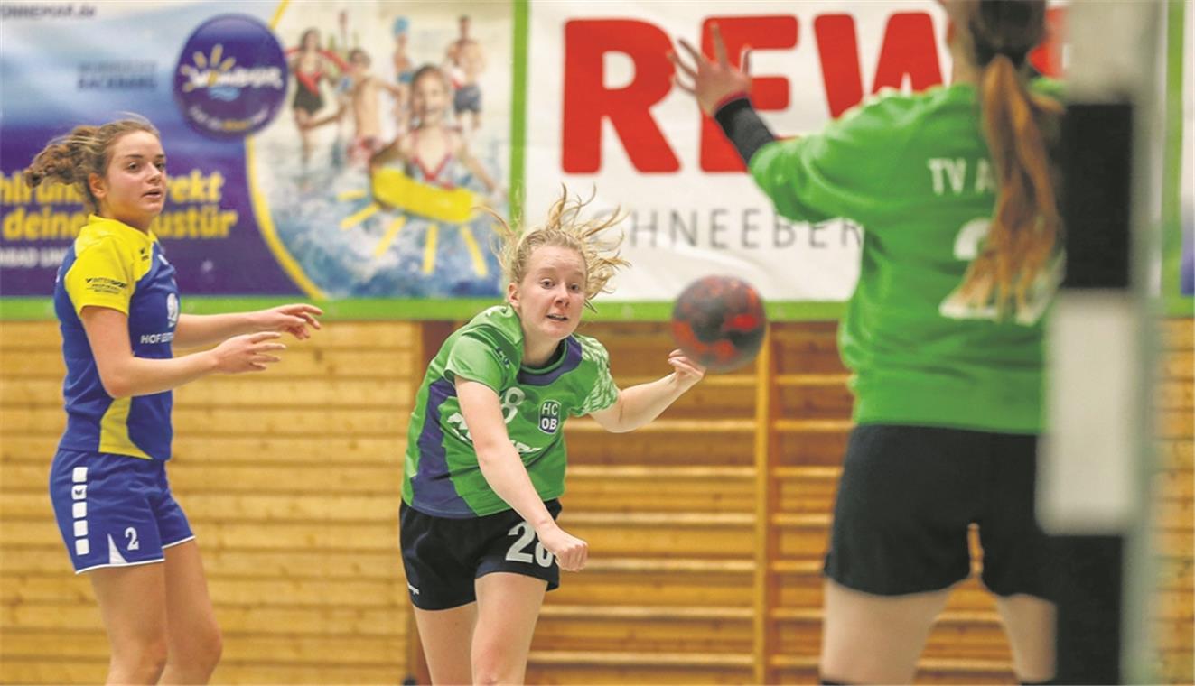 Spitzenposition gefestigt Steuerte sechs Treffer zum HCOB-Sieg bei: Außenspielerin Anna Rosenke. Foto: A. Becher