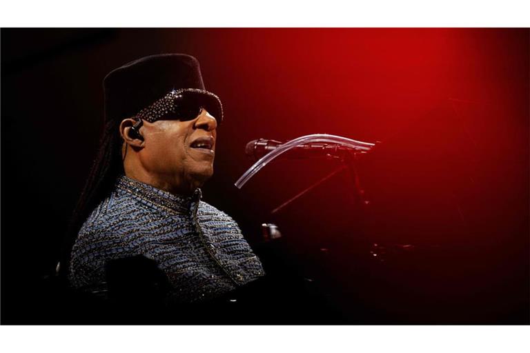 Stevie Wonder (hier beim Konzert am 15. Oktober in Paris) gibt zwei Konzerte in Deutschland