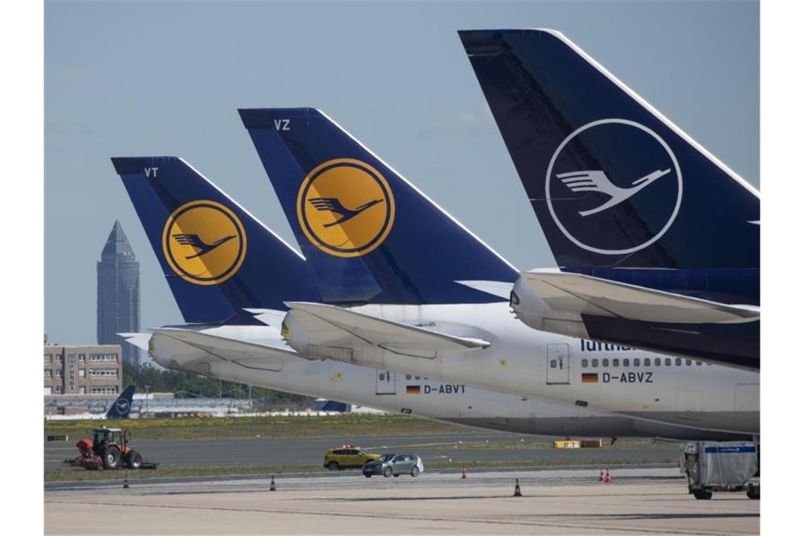 Stillgelegte Passagiermaschinen der Lufthansa. Foto: Boris Roessler/dpa