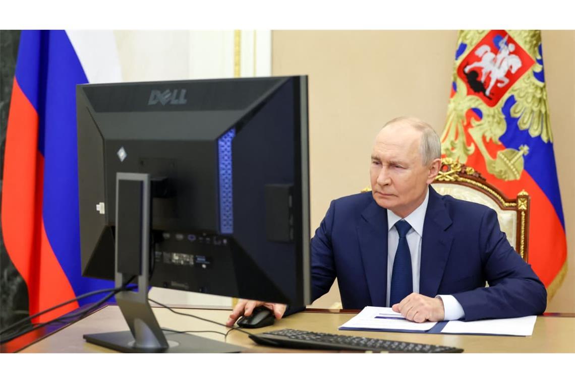 Stimmabgabe für die Duma: Russlands Präsident Wladimir Putin wählte bei der Wahl zum russischen Parlament elektronisch.
