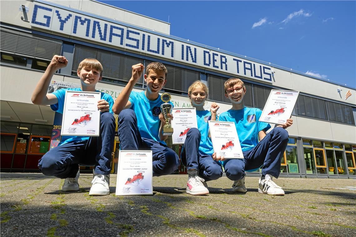 Taus-Schüler verteidigen Meistertitel beim deutschlandweiten Wettbewerb Stolze Preisträger: Ole Schwaderer, Luka Radenkovic, Lana Radenkovic und Jonas Mayer (von links). Foto: Alexander Becher