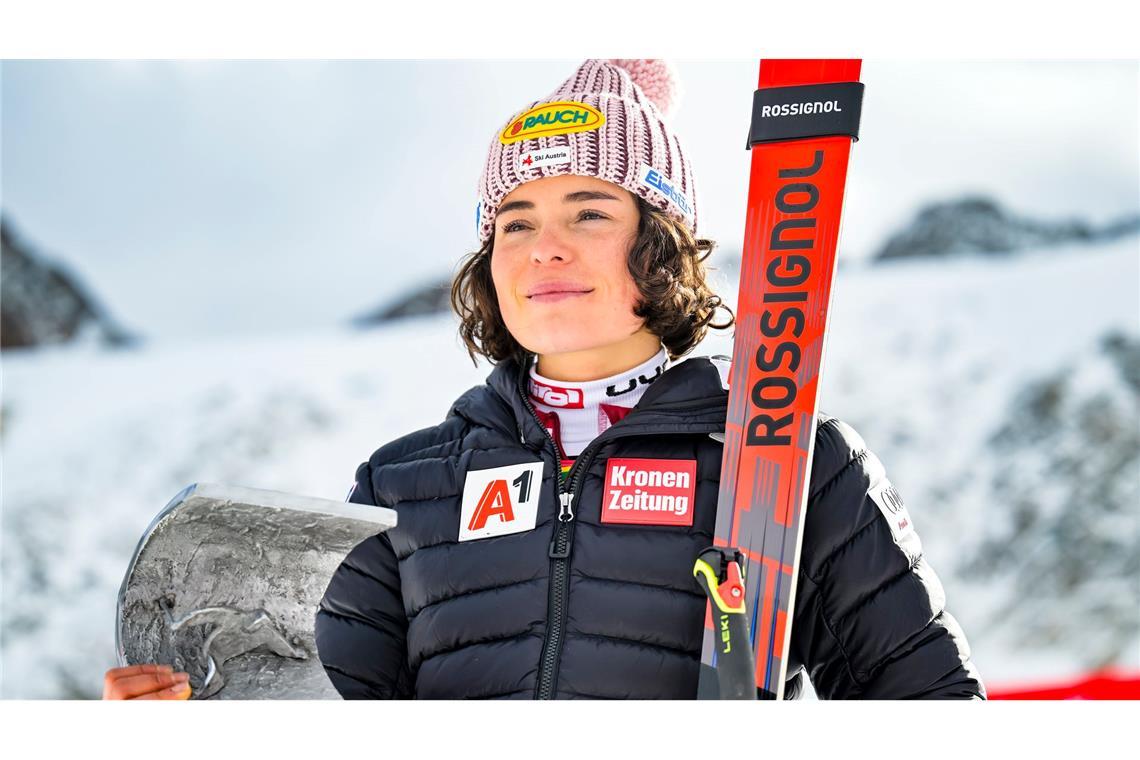 Scheib feiert Heimsieg bei Ski-Auftakt - Dürr beste Deutsche Stolze Siegerin: Julia Scheib nach ihrem Triumph in Sölden.