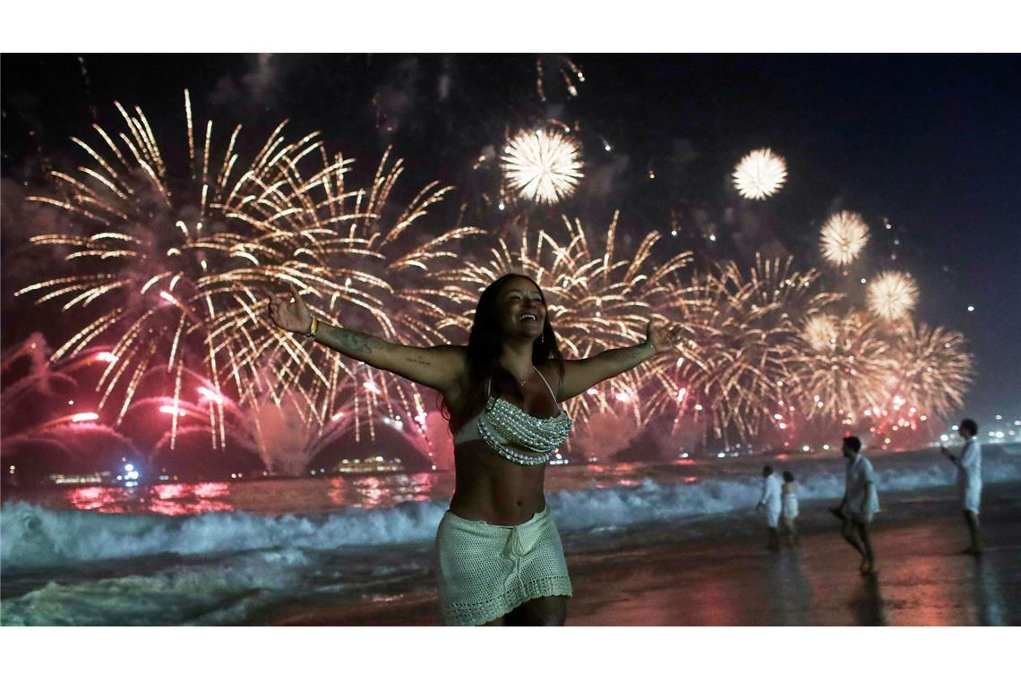 Rio de Janeiro begrüßt neues Jahr mit Feuerwerk und Musik