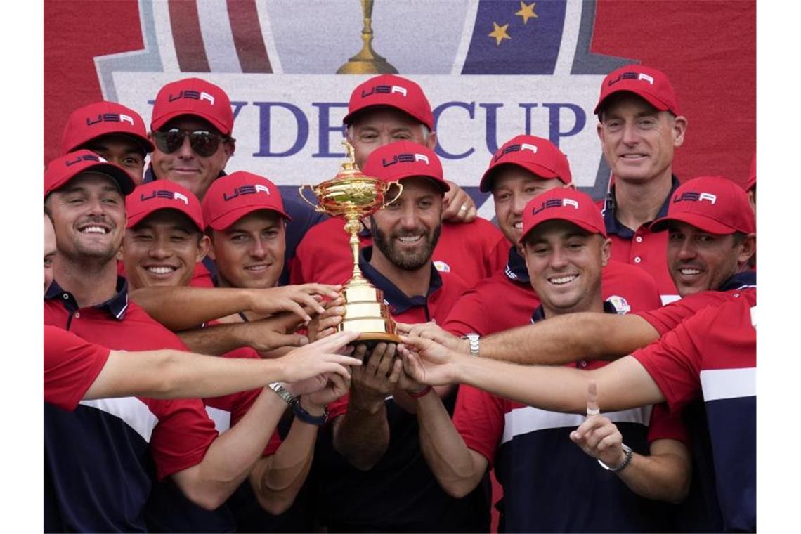 Strahlende Sieger: Das Team USA feiert den Sieg beim Ryder Cup. Foto: Ashley Landis/AP/dpa