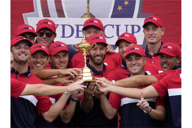 Strahlende Sieger: Das Team USA feiert den Sieg beim Ryder Cup. Foto: Ashley Landis/AP/dpa