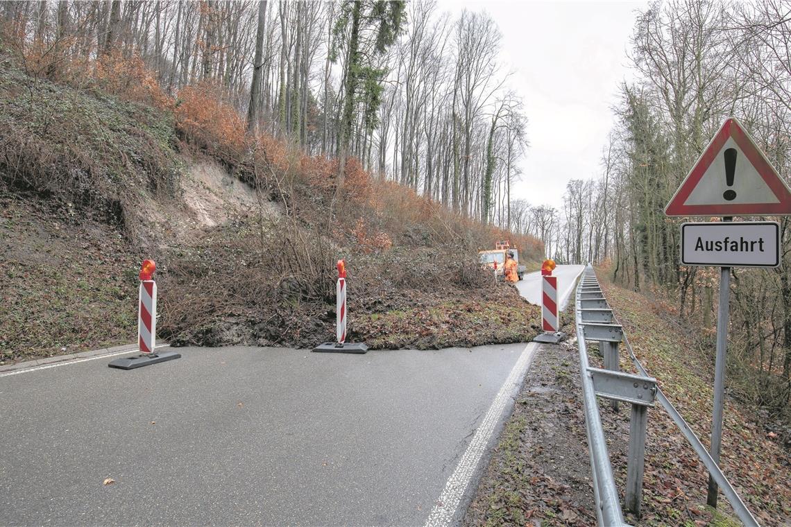 Land investiert
ins Straßennetz