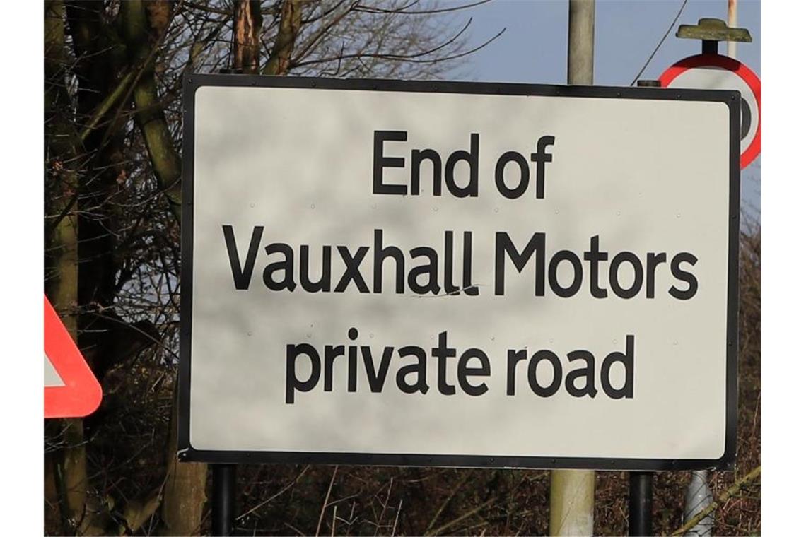 Straßenschild in der Nähe des Vauxhall-Werks im britischen Ellesmere Port. Foto: Peter Byrne/PA Wire