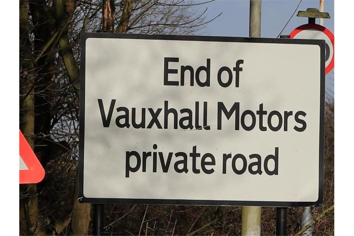 Brexit: PSA droht mit Verlagerung der Astra-Produktion Straßenschild in der Nähe des Vauxhall-Werks im britischen Ellesmere Port. Foto: Peter Byrne/PA Wire