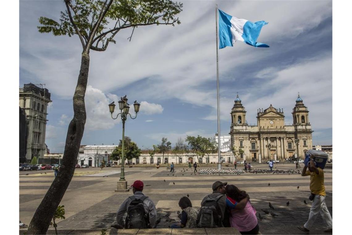USA und Guatemala unterzeichnen Migrationsabkommen Straßenszene in Guatemala City. Die USA und Guatemala haben ein Abkommen unterzeichnet, mit dem die Migration an der US-Südgrenze begrenzt werden soll. Foto: Oliver De Ros/AP