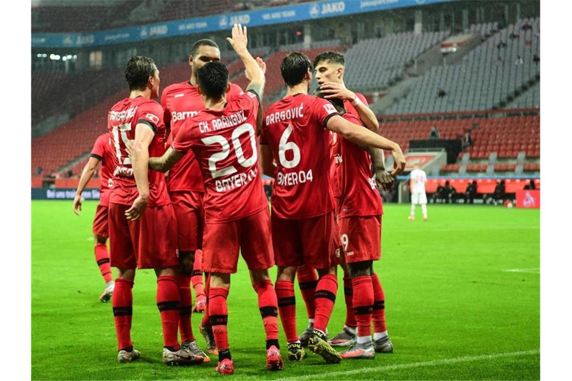 Das etwas andere Triple: Leverkusen hat „was Schönes vor“ Streben noch Erfolge im DFB-Pokal und der Europa League an: Leverkusens jubelnde Spieler. Foto: Ina Fassbender/AFP Pool/dpa