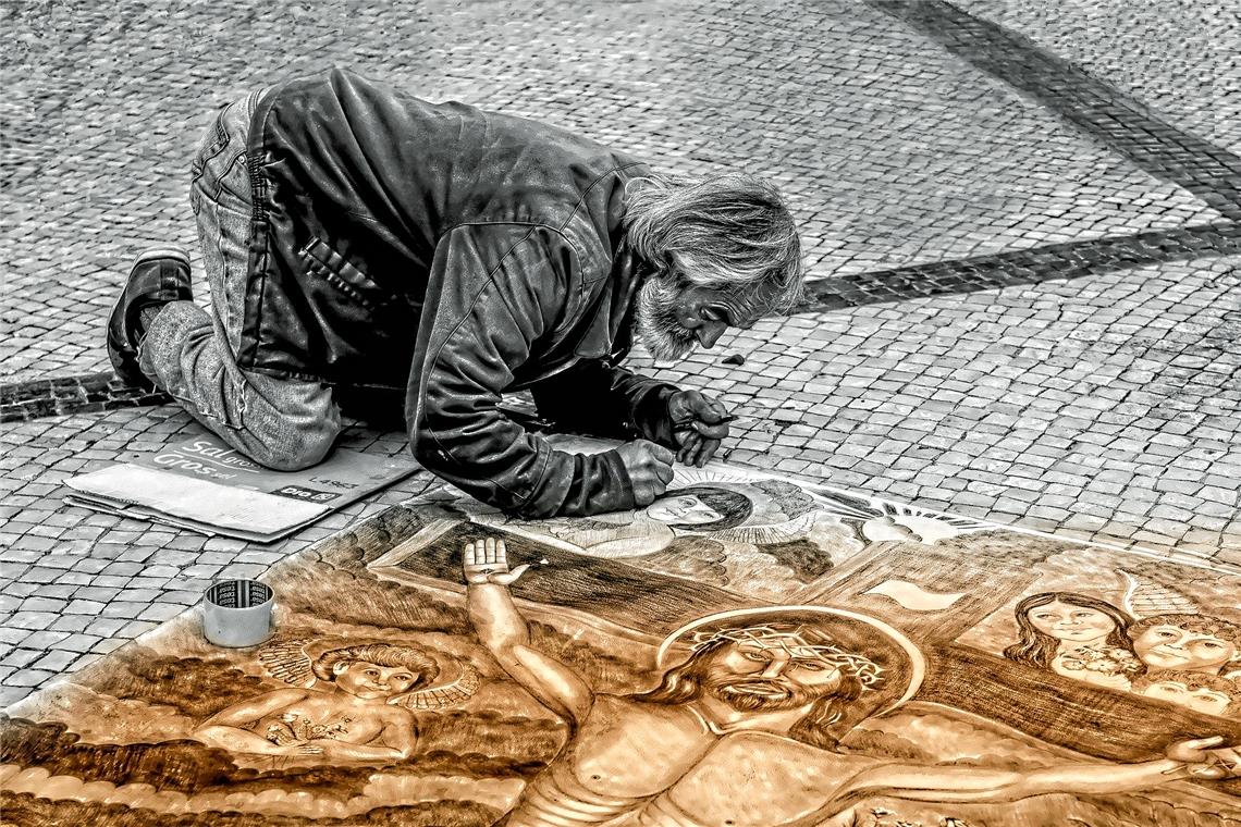 Startschuss für den Blende-Wettbewerb 2020 Street-Art kommt nicht immer aus der Spraydose. Neben Graffitis können auch beeindruckende Kreidezeichnungen oder andere Arten der Straßenkunst fotografiert werden. Foto: Prophoto