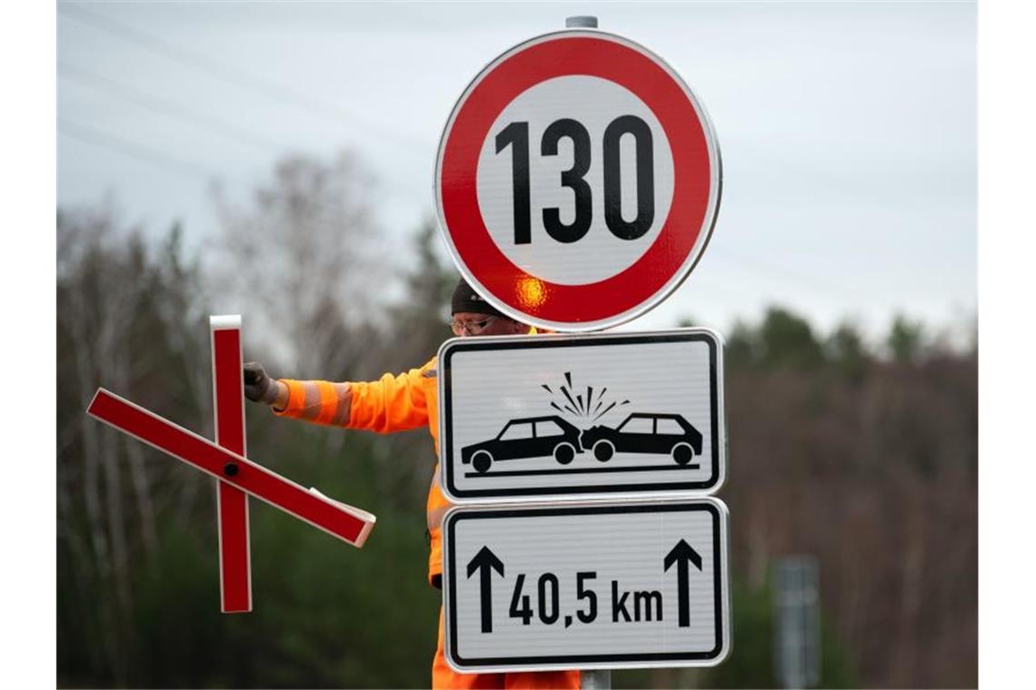 Koalition steuert auf Streit ums Tempolimit zu Streitfrage: Sollte es auf Autobahnen eine Geschwindigkeitsbegrenzung von 130 Kilometern pro Stunde geben?. Foto: Soeren Stache/dpa-Zentralbild/dpa